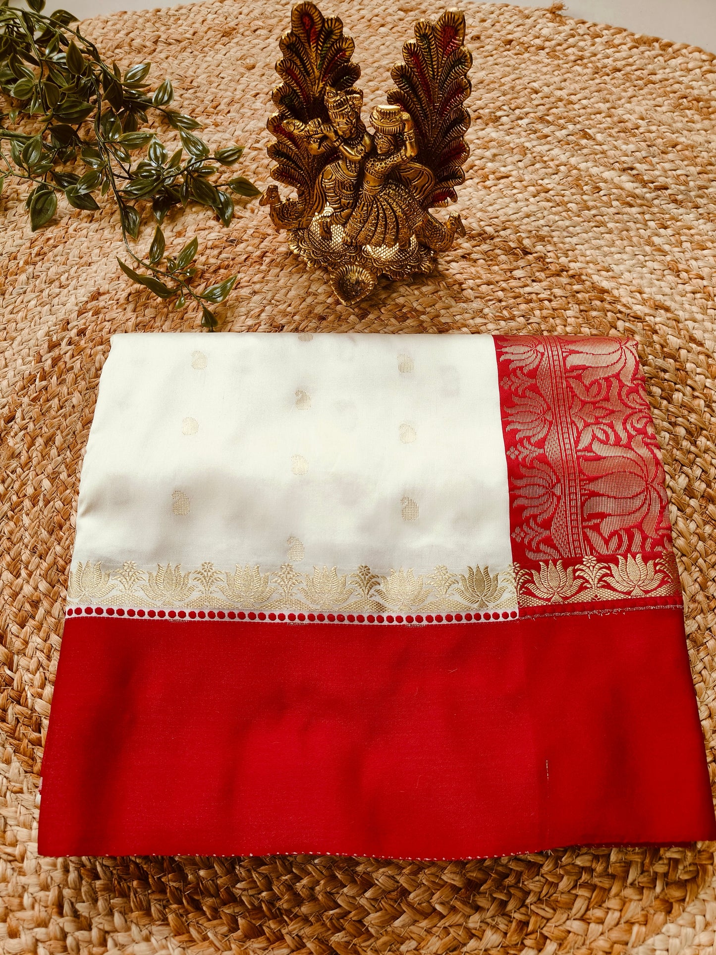 OFF WHITE SOFT SILK SAREE WITH GOLD ZARI