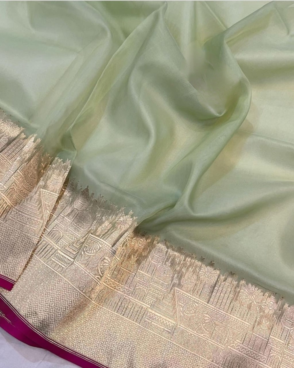 PISTA GREEN ORGANZA SILK SAREE WITH ZARI WEAVED TEMPLE BORDER