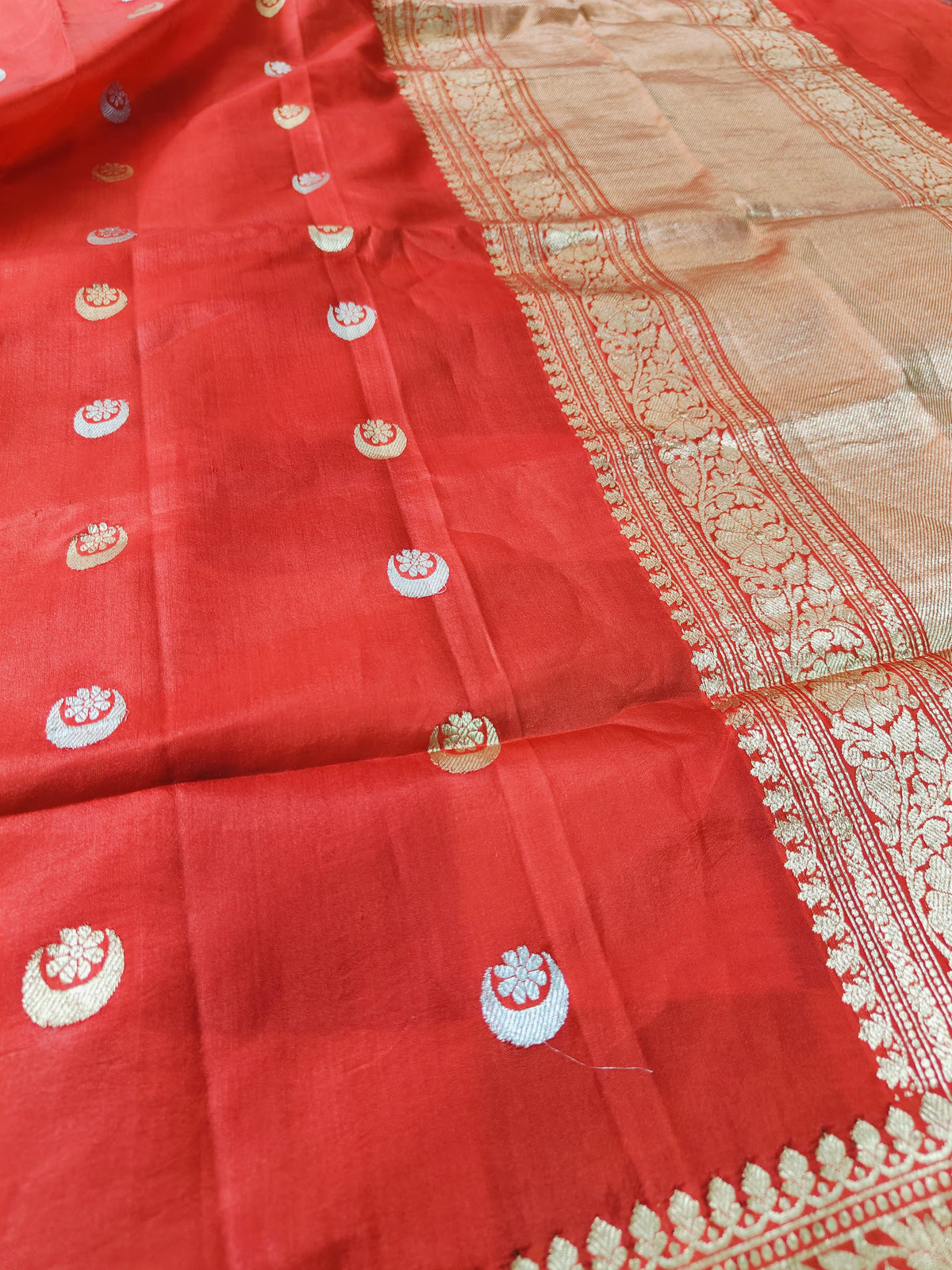 CELEBRITY INSPIRED RED RAW MANGO SILK SRAEE