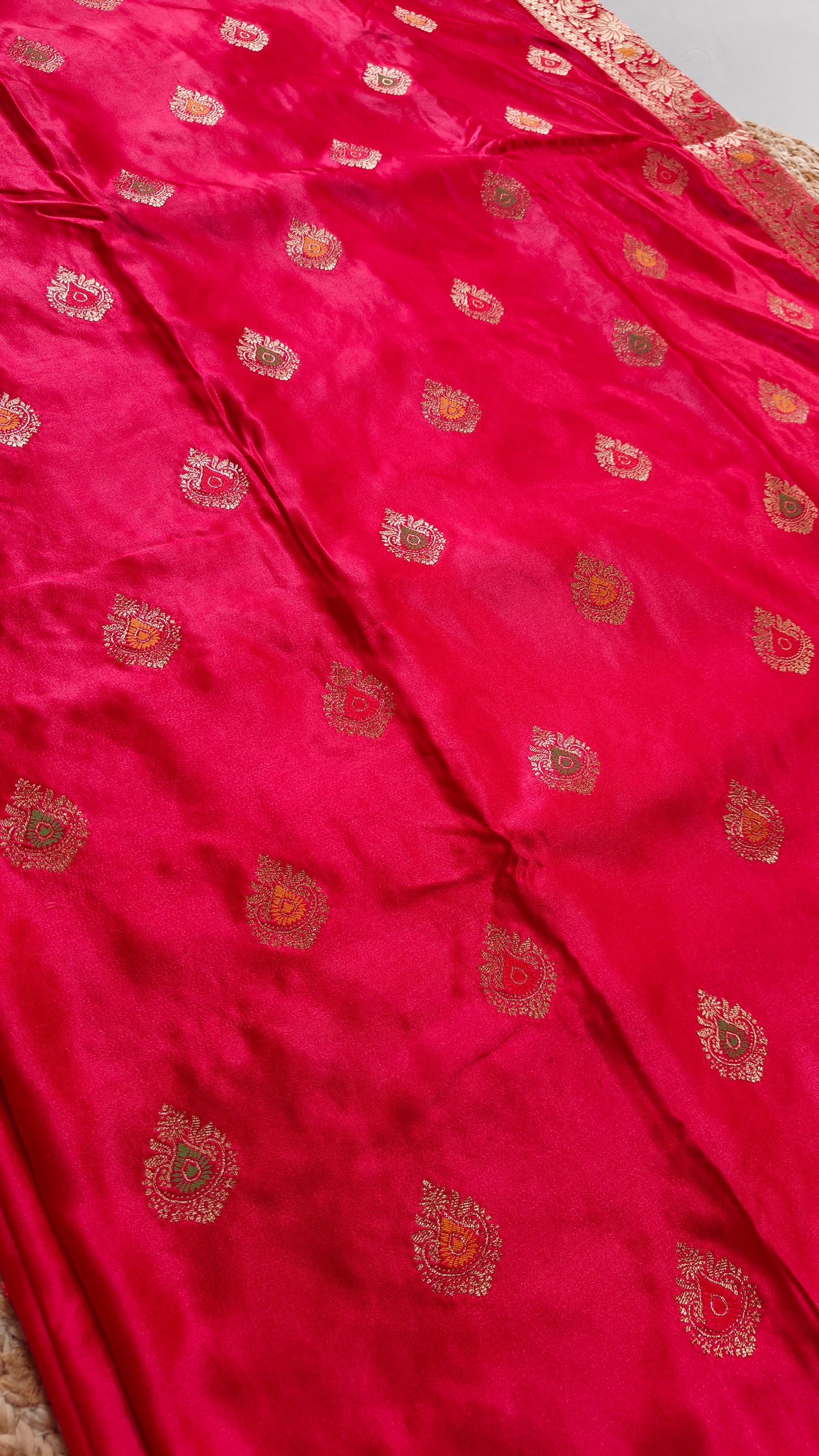 PEACH PINK GAJJI KATAN WITH PAAAN BUTTA