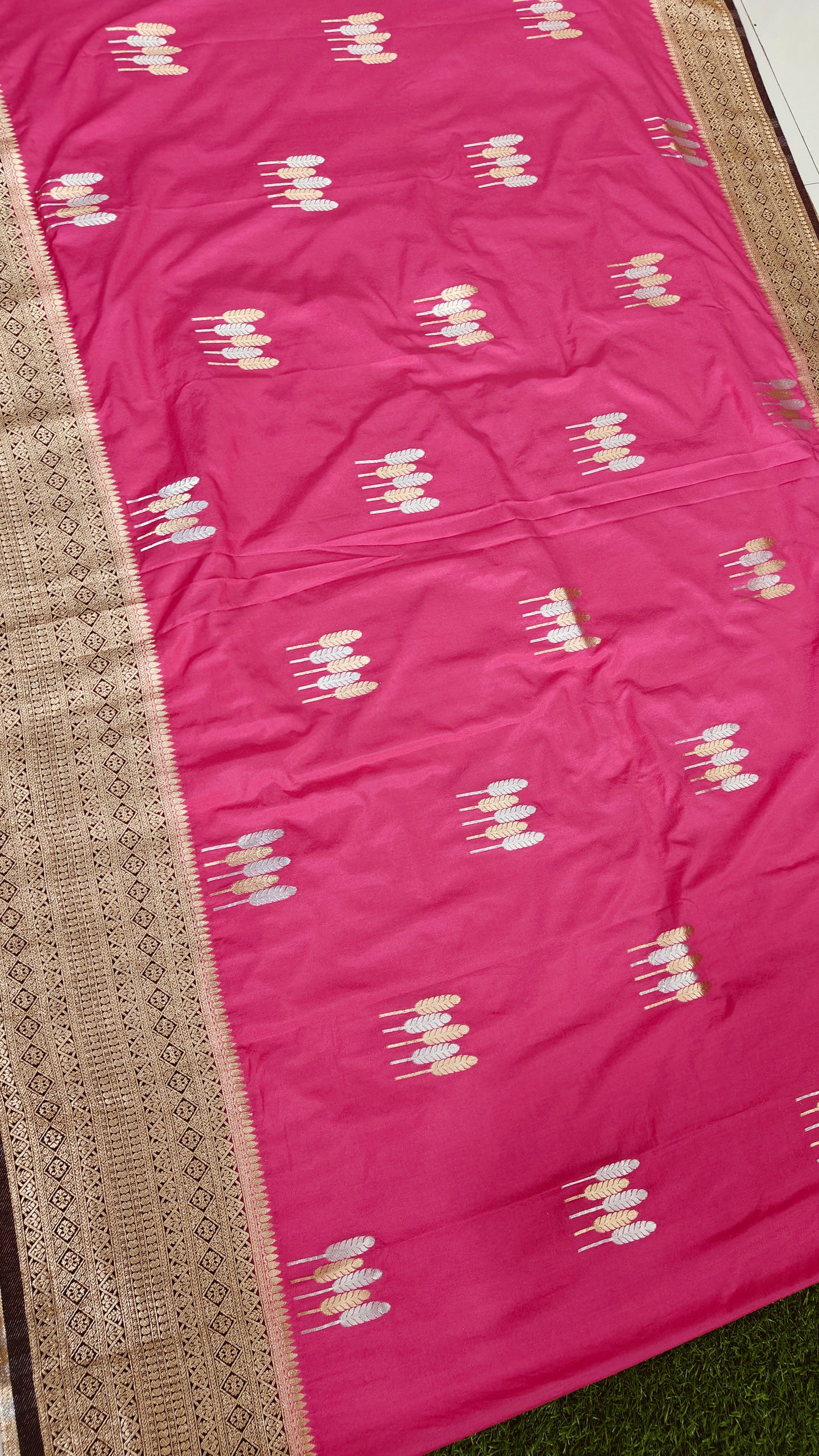 CRAPE SILK SAREE WITH SONA RUPA ZARI AND LEAF BUTTA