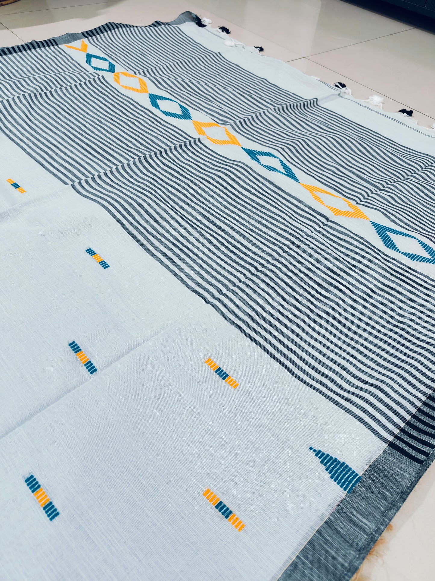GREY KHADDI COTTON WITH KHICCHA WORK